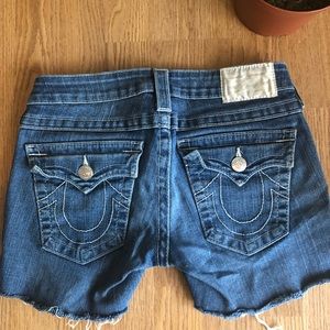 🌳SALE! True Religion “Billy” Side Split Cut-Offs